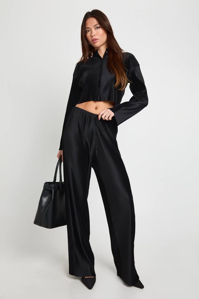 boohoo Dames Plisse Boxy Cropped Top met knoopsluiting in de lange mouwen | Zwart | Maat: 34