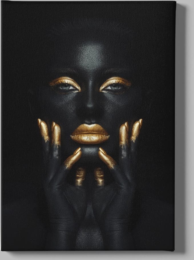 Canvas Schilderij - Vrouw met Gouden Make-up - Wanddecoratie - 150x100x2 cm