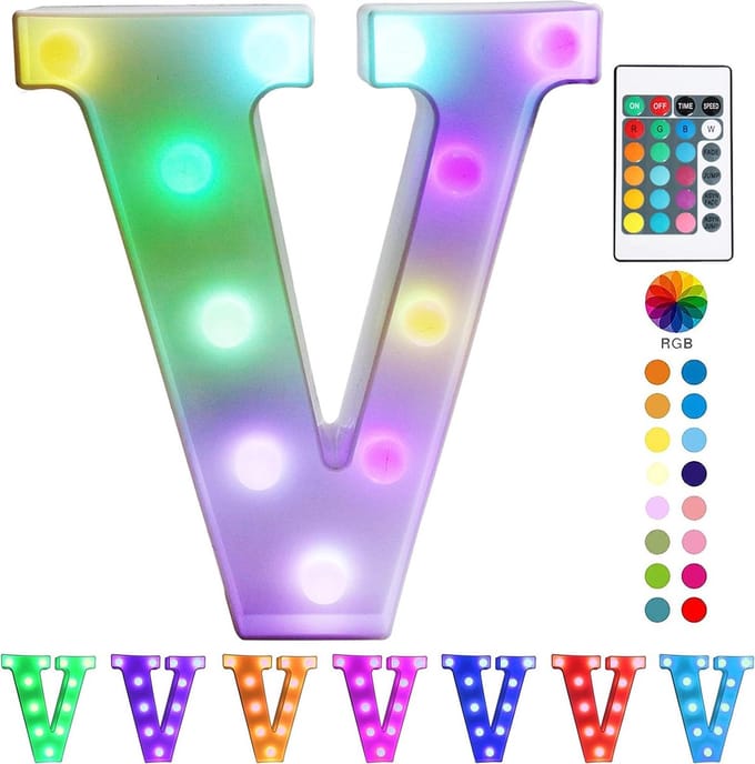 Lichtgevende Letter V - 22 cm Hoog - RGB Met Afstandsbediening - Op Batterijen