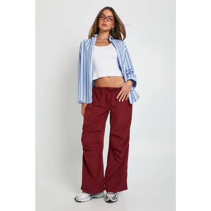 boohoo Dames Geweven Nylon Wijde Pijp Parachutebroek | Merlot | Maat: 38