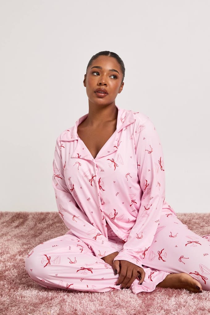 boohoo Dames Plus Strik Cocktail Lange Mouw Shirt En Broek Pyjama Set | Roze | Maat: 46