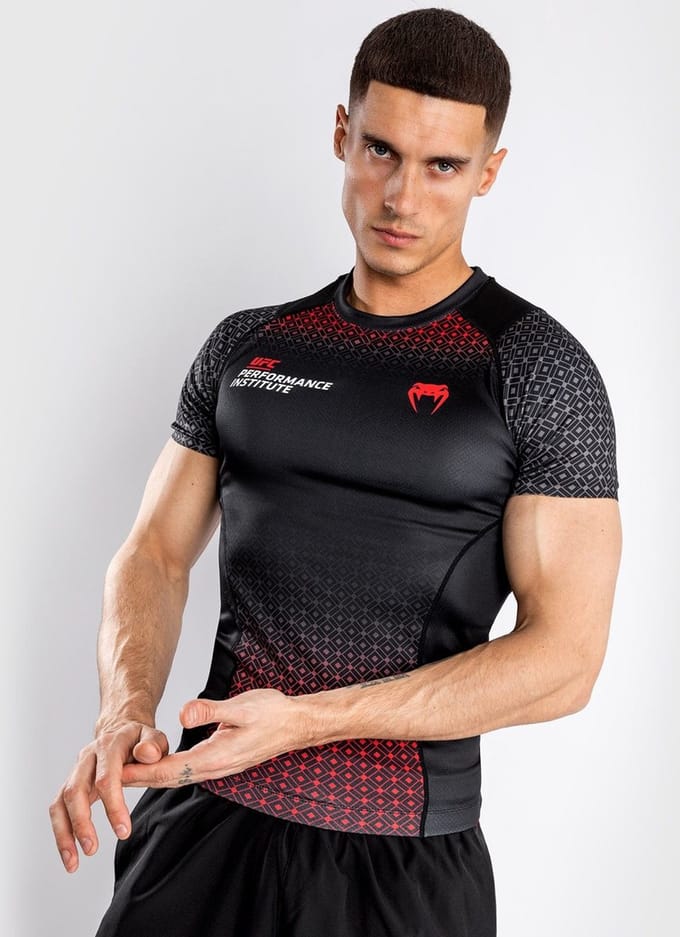 UFC x VENUM Performance Institute S/S Rash Guard Zwart Rood - XL