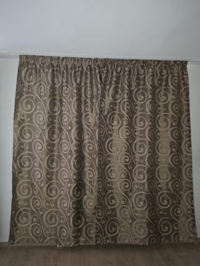 Kant En Klaar Gordijn - Met Plooiband - 140x240 cm - Bruin