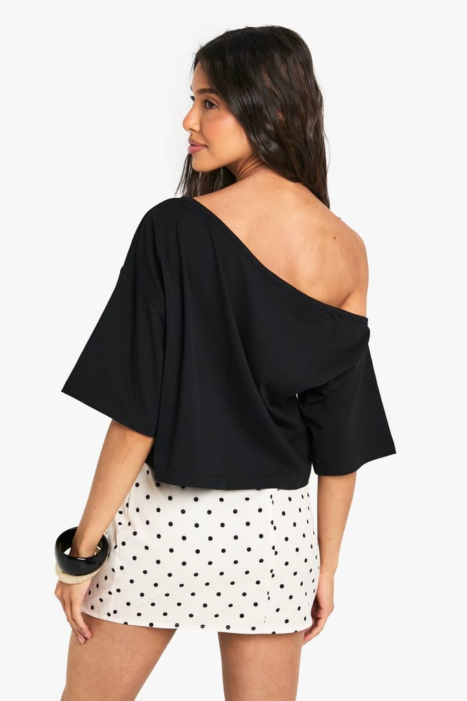 boohoo Dames Off-Shoulder Boxy Crop T-Shirt | Zwart | Maat: 42