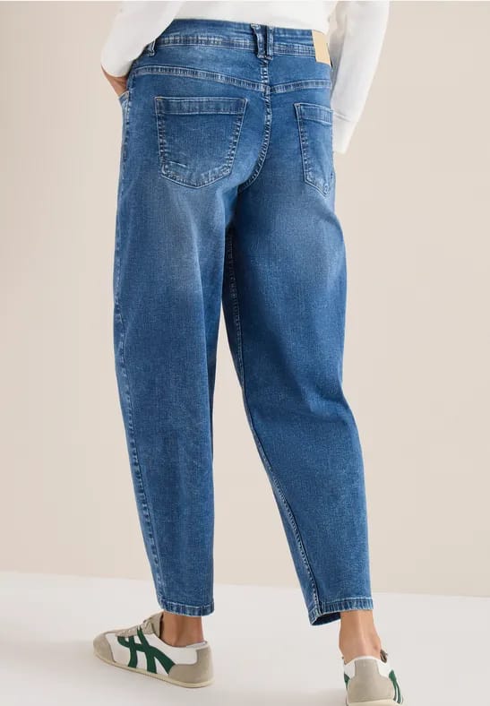 High Waist Barrel Leg Jeans in Loose Fit