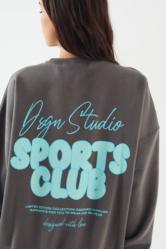 Dames DSGN Studio Sports Bubble Slogan Oversized Sweatshirt | Houtskool | Maat: Medium