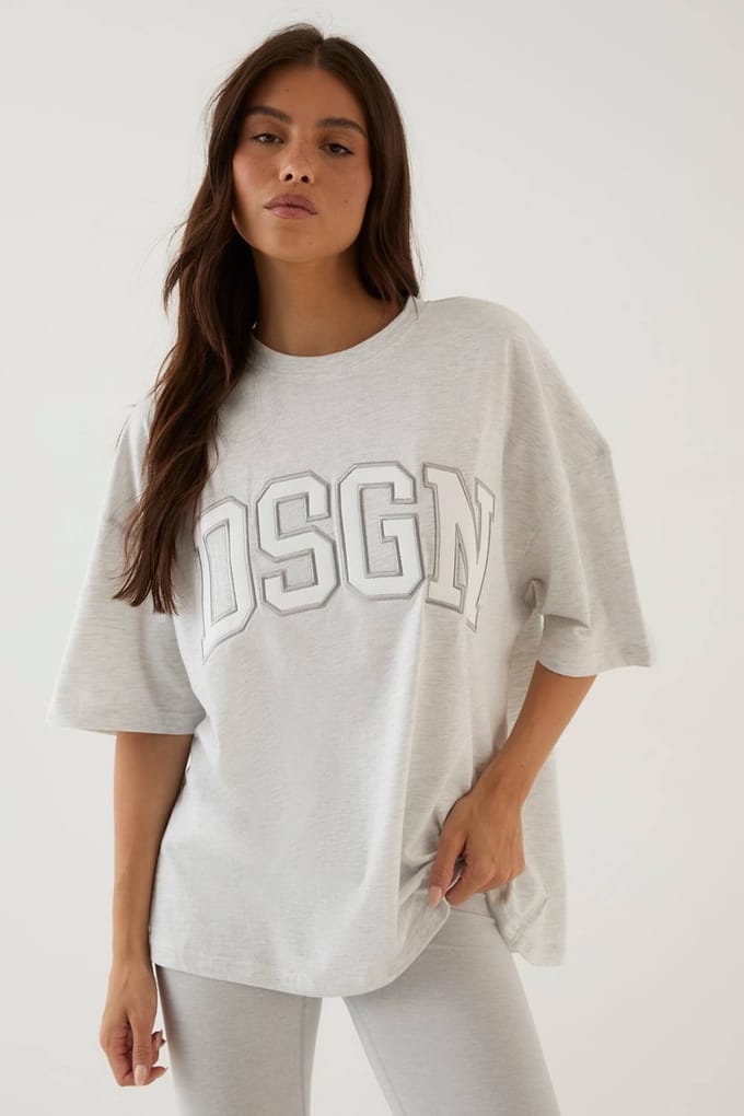 Dames Dsgn Studio Collegiate Applicatie Oversized T-shirt | Asgrijs | Maat: Small