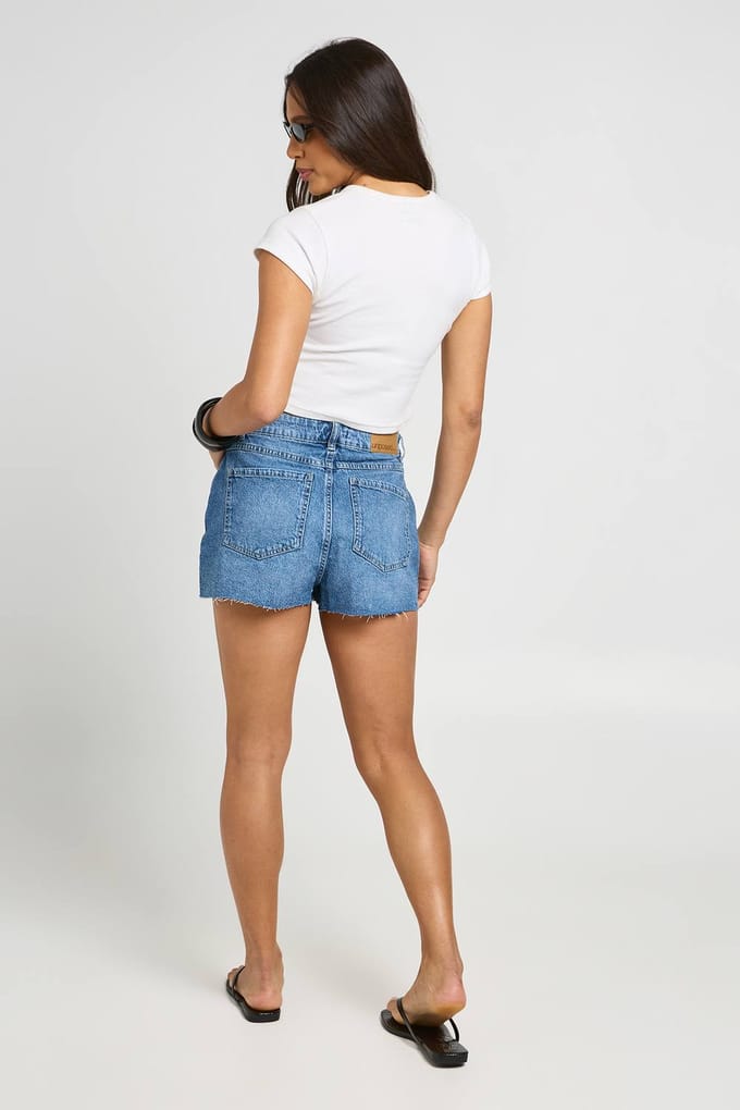 boohoo Dames Petite Denim Mini Short | Medium Gebleekt | Maat: 44