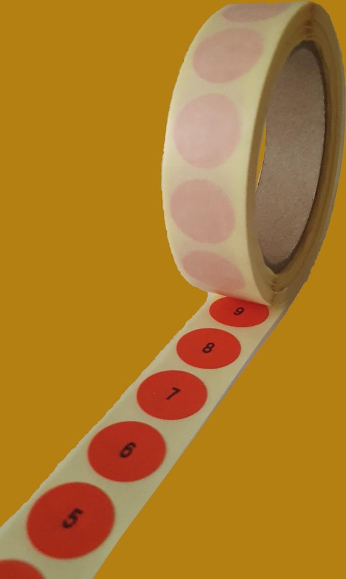 Genummerde etiketten op rol, 22 mm rond, mat rood papier / 0001 t/m 1000