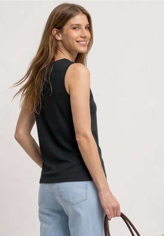 Top met ronde hals en uitgesneden detail