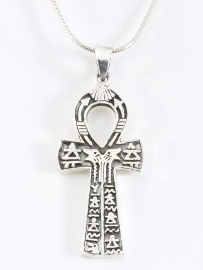 Bewerkte zilveren ankh hanger aan ketting