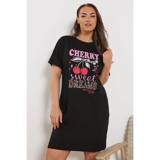 Yours Zwart Luipaardprint 'Cherry Sweet Dreams' Nachthemd Size 66-68