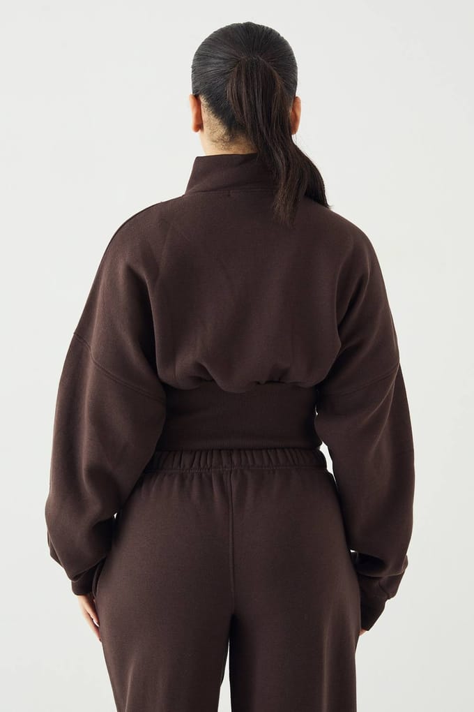 Dames DSGN Studio Sport Training Club Sweater met Getailleerde Taille en Kraag | Coffee Bean | Maat: Medium