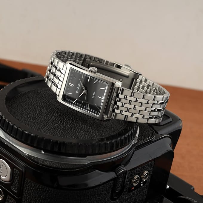 Casio Casio Collection MTP-B215D-1AVER Horloge - Staal - Zilverkleurig - Ø 28.5 mm