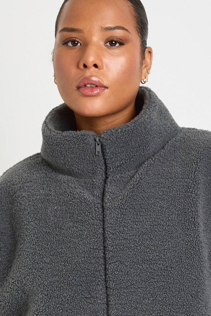 boohoo Dames Plus Boxy Teddy Bomberjack | Houtskool | Maat: 46