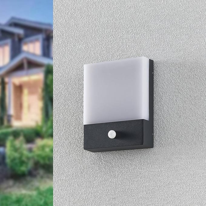 Lindby LED wandlamp Vanira, antraciet, aluminium, sensor, IP54