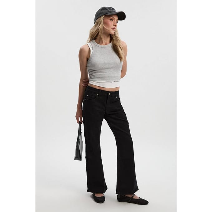 boohoo Dames The Petite Low Waist Bootcut Jean | Black | Maat: 6/28L