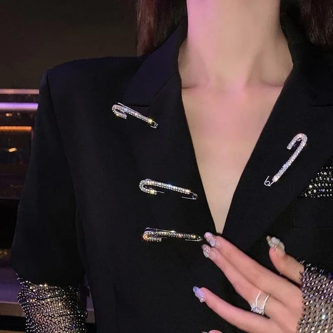 Leuke Legering Strass Spelden Voor Broek Taille Aanpassing Dames Vest Sjaal Sjaal Veiligheidsbroches Koreaanse Eenvoudige Luxe Sieraden zilver
