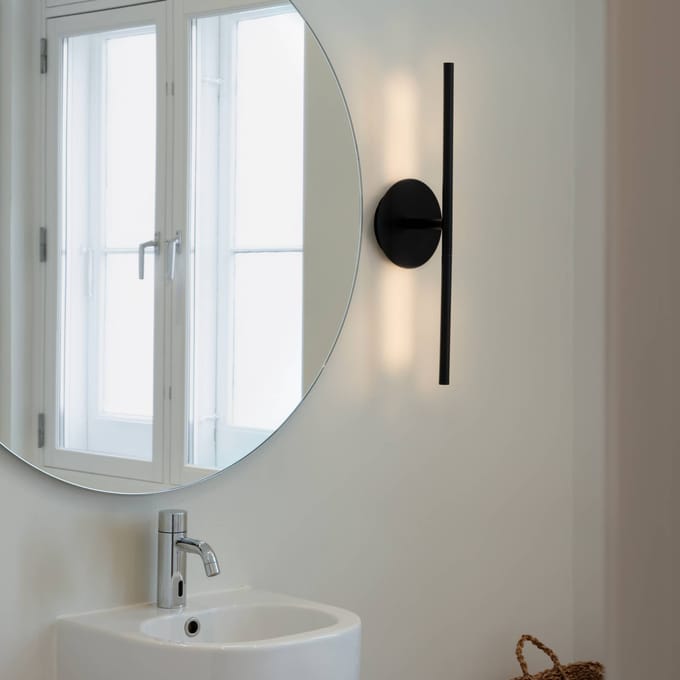 UMAGE LED wandlamp Omni, zwart, breedte 54 cm, 2-lamps.