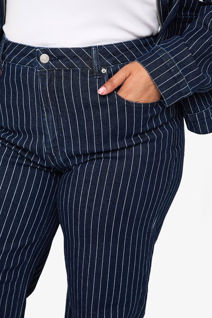 boohoo Dames Plus gestreepte jeans met wijde pijpen | Indigo | Maat: 46