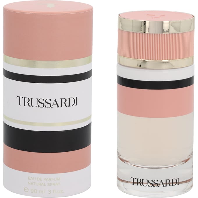 Trussardi Eau De Parfum, een vrouwelijk en modern parfum Trussardi is het parfum voor dames uit de geurfamilie Oriëntaals en Chypre.