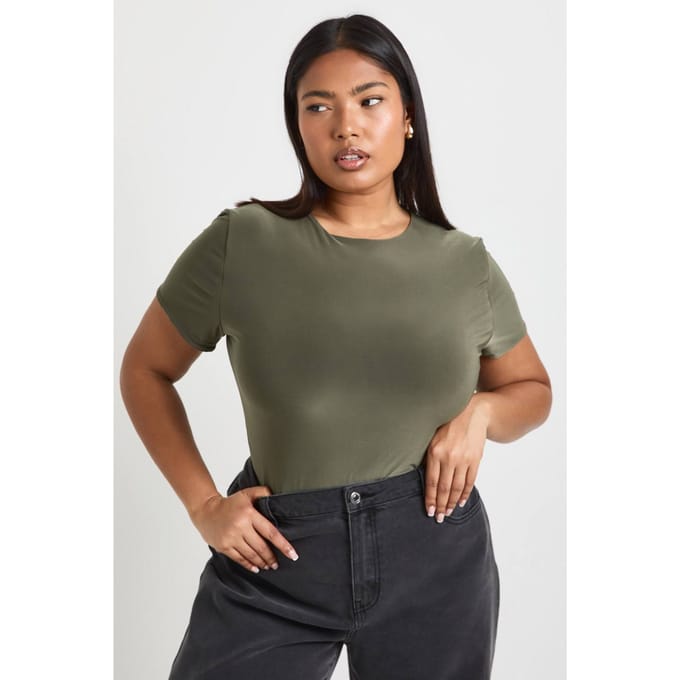 boohoo Dames Plus Dubbele Laag Slinky Aansluitende Bodysuit | Khaki | Maat: 28
