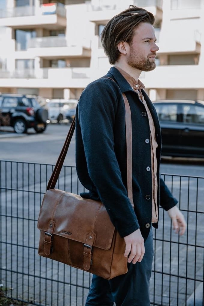 DSTRCT Limited Messengerbag / Laptop Schoudertas 15,6" - Cognac