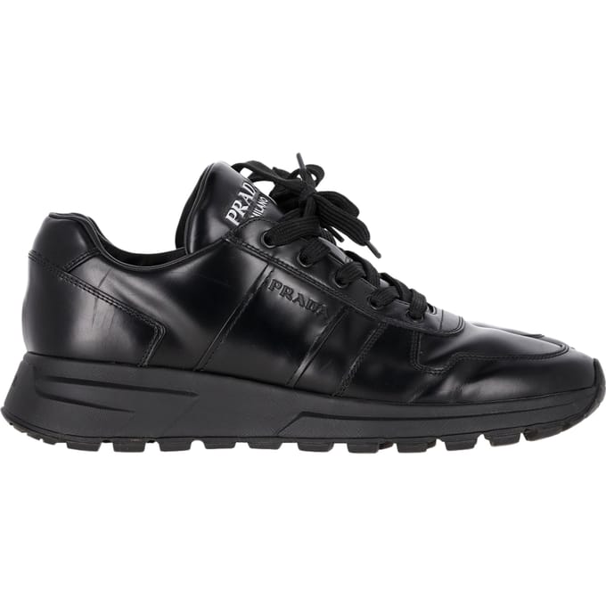 Prada Prax 01 Veterschoen Lage Sneakers in Zwart Kalfsleer
