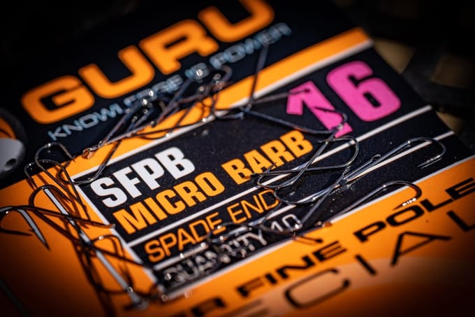 Guru SFPB Micro Barb - Spade End (10 pcs) - Maat : haak 18