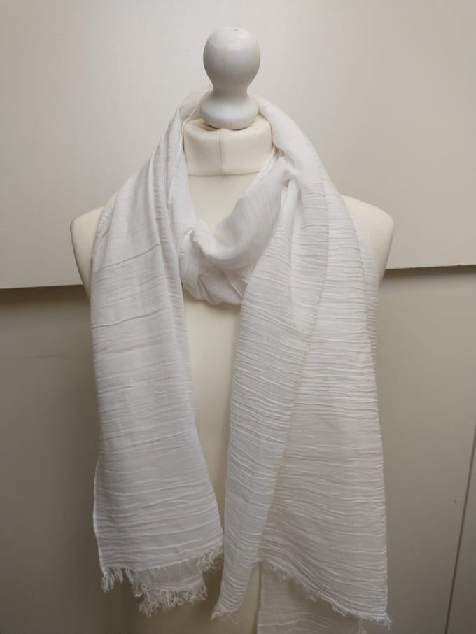 Lange dames sjaal Arina-effen gekreukt wit