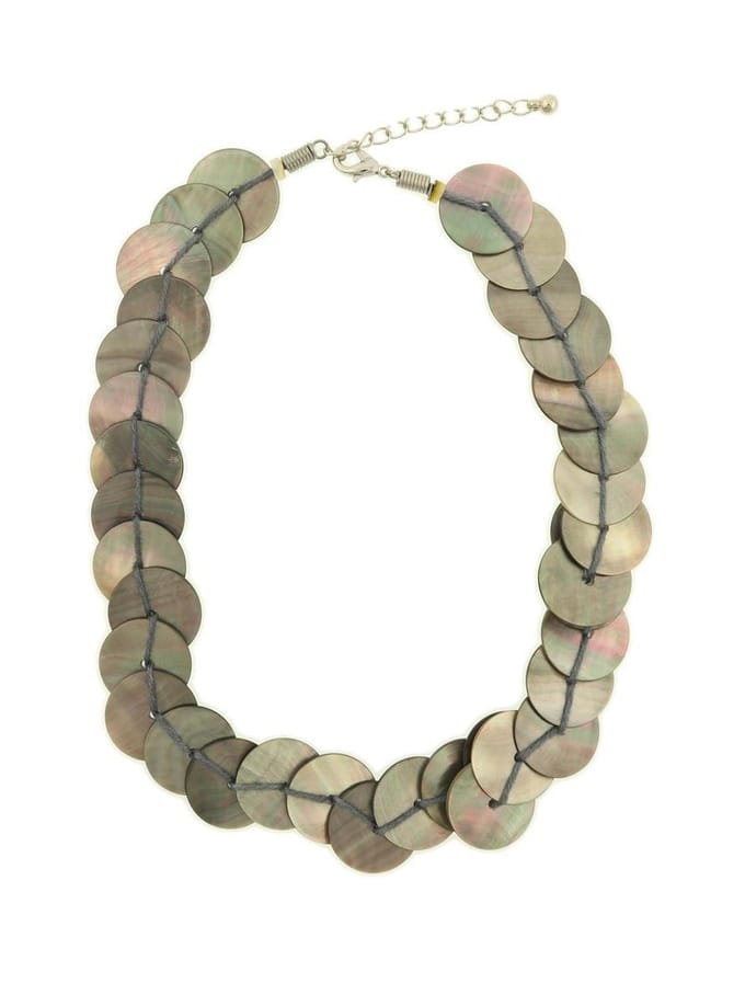 Behave - Ketting grijs van schelpen - Modeaccessoire voor boho stijl - Lengte 40 cm