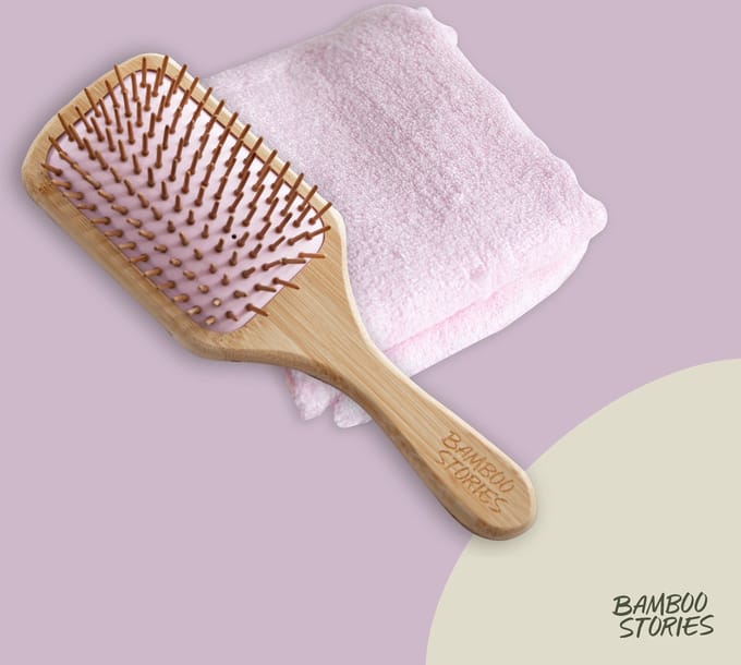 Bamboe haarborstel groot en bamboe haarhanddoek roze