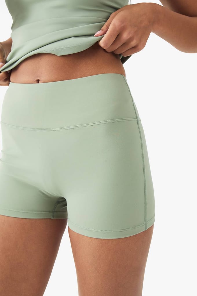 boohoo Dames DSGN Studio Ultra Sculpt Mini Short | Sage | Maat: XL