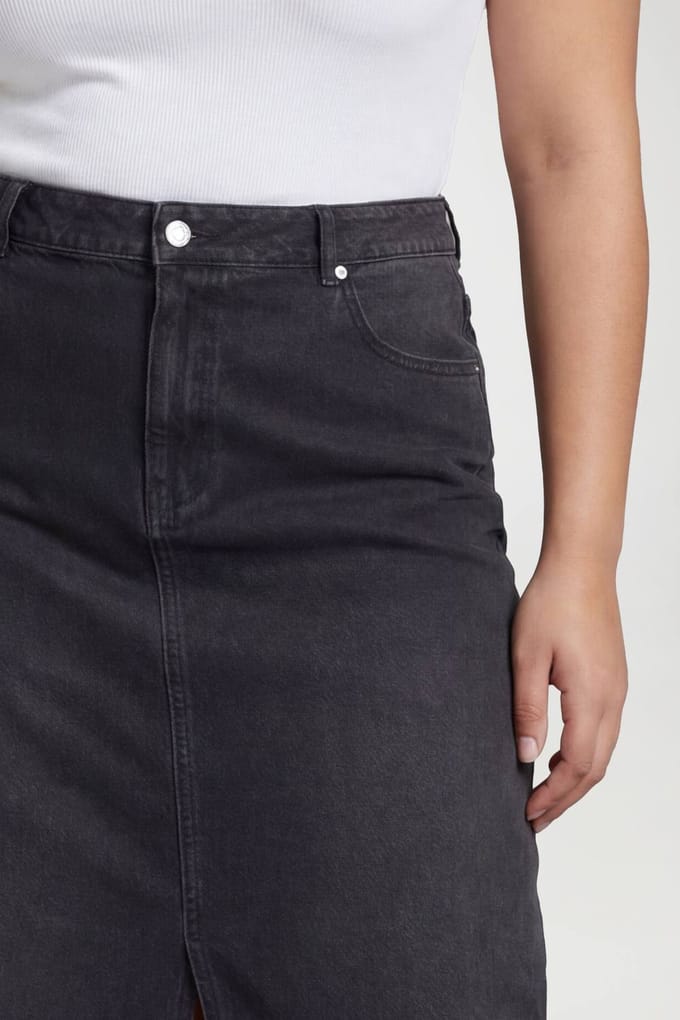 boohoo Dames Plus Denim Midaxi-rok | Washed Black | Maat: 46