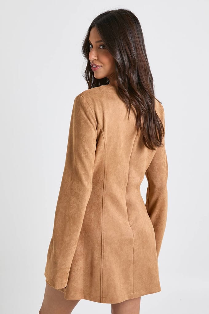 boohoo Dames Nep-suede shiftjurk met flare manchetten | Camel | Maat: 18