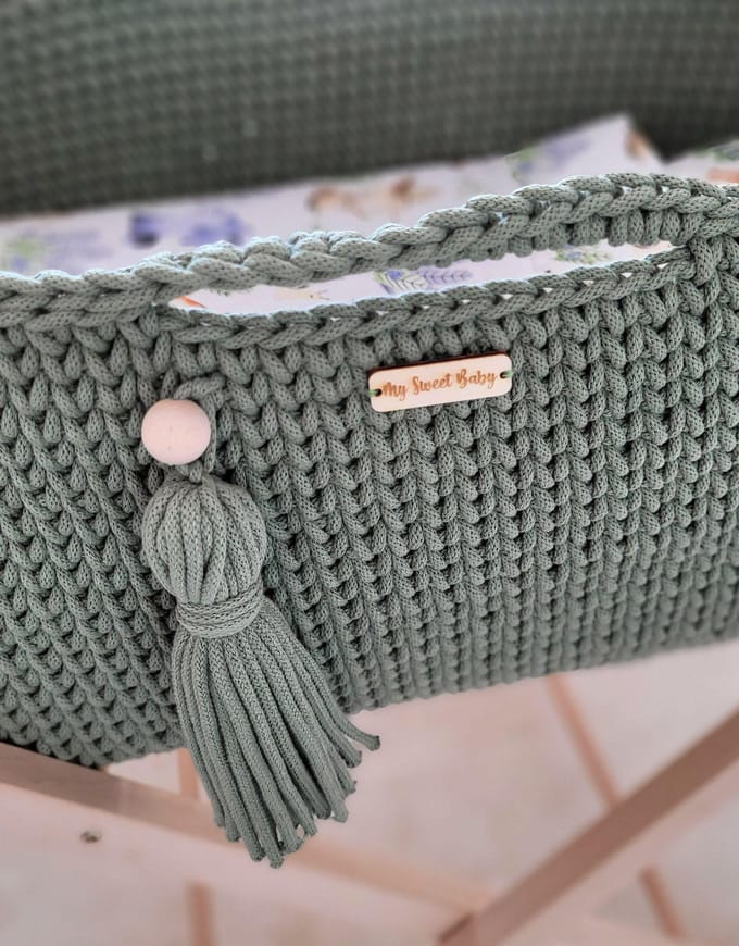 Moses mand BOHO Handgemaakt met standaard - pistache