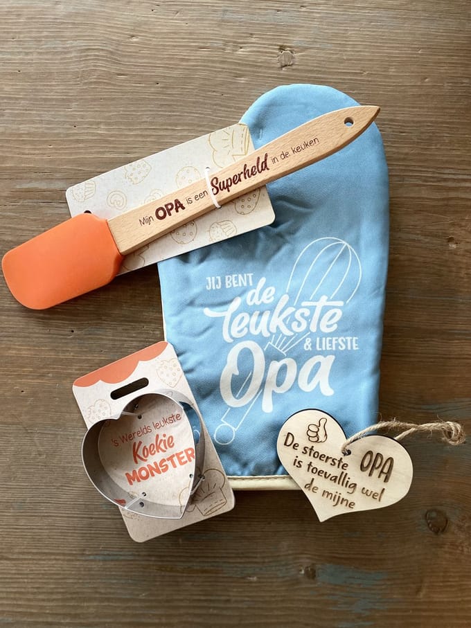 Creaties van Hier - Opa - Ovenwant Opa Met Houten Hartje - Spatel Opa - Koekvorm Koekiemonster