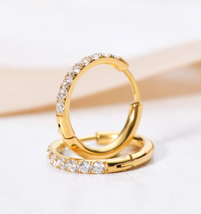 Shiny oorringen met steentjes 8mm | Stainless Steel Goud