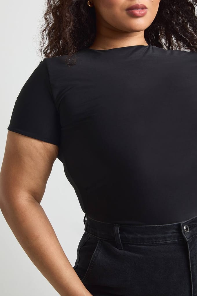 boohoo Dames Plus Dubbele Laag Slinky Getailleerde Bodysuit | Black | Maat: 28
