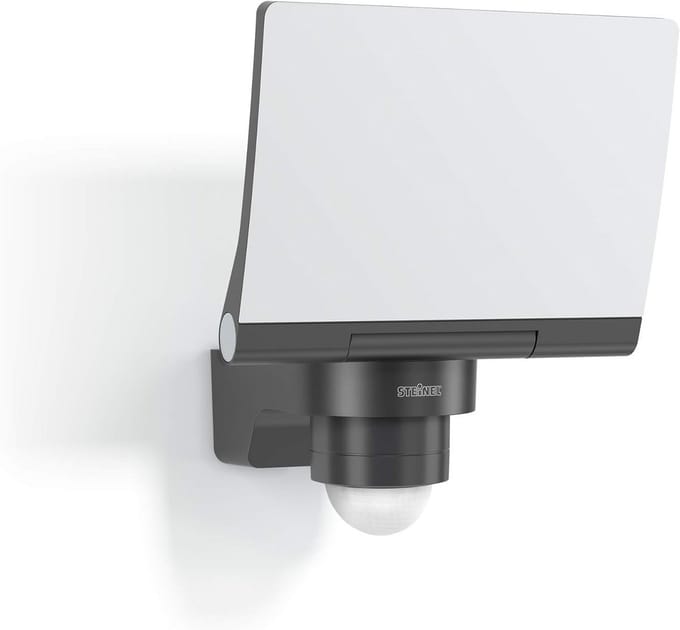 Efficiënte LED Buitenlamp met Brede Bewegingsmelder en Warme Verlichting