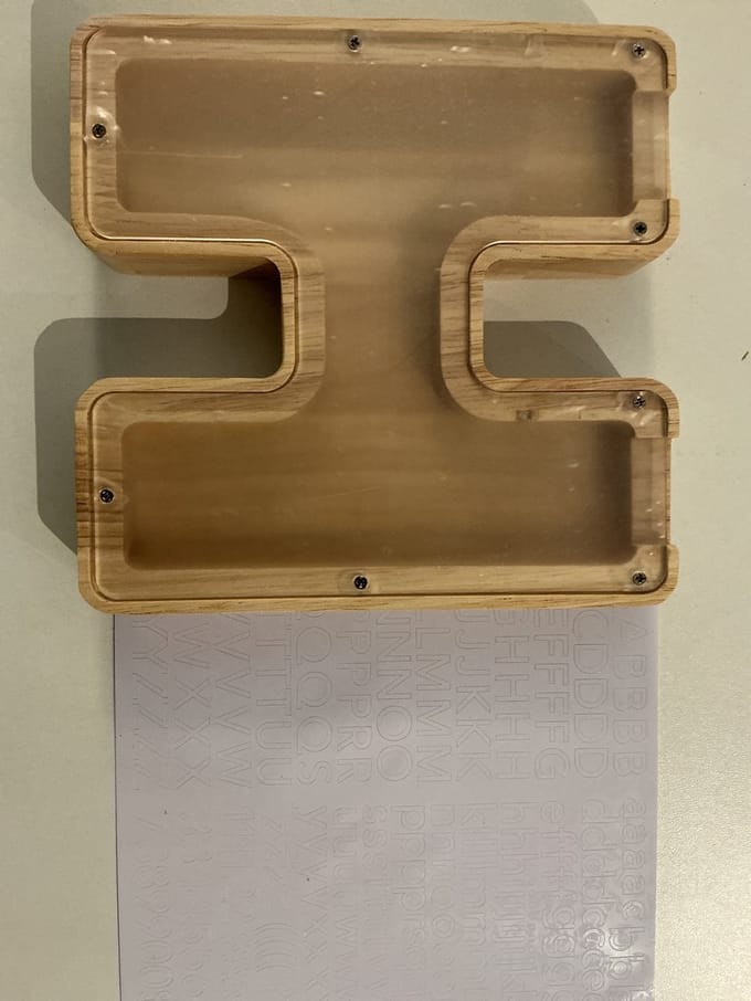 SPAARPOT HOUT LETTER H