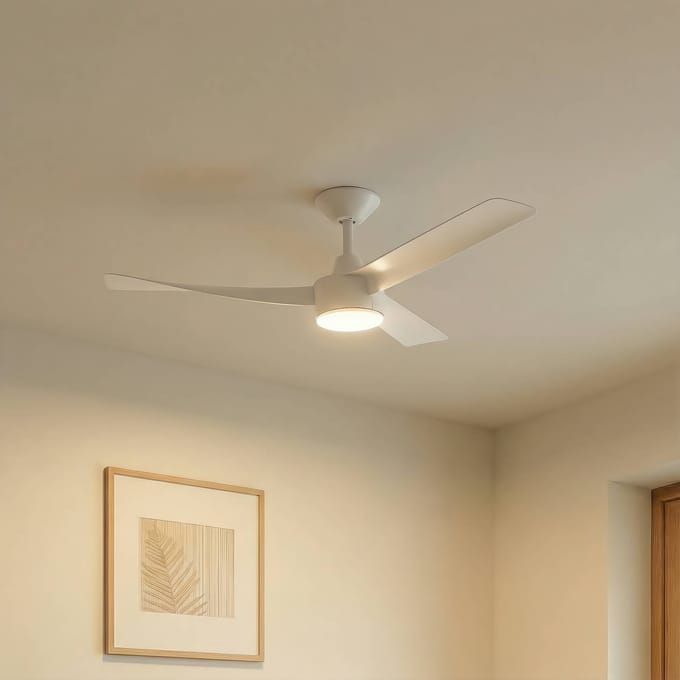 Lucande LED plafondventilator Airona, wit, gelijkstroom, stil, dimbaar.