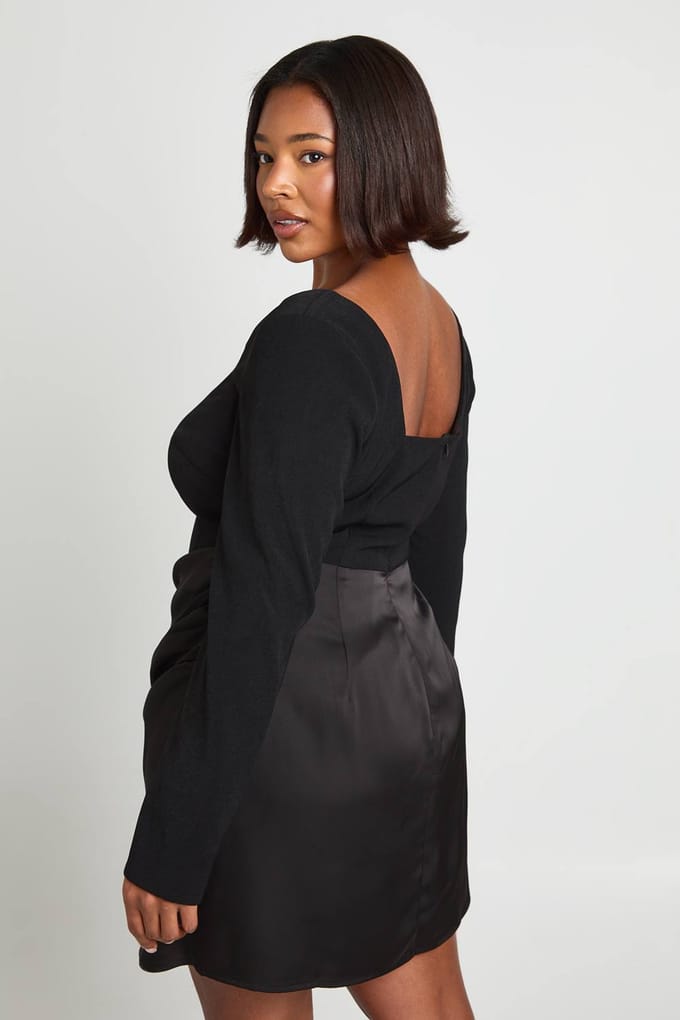 boohoo Dames Plus Satijn Drape Lange Mouwen Mini Jurk | Zwart | Maat: 54