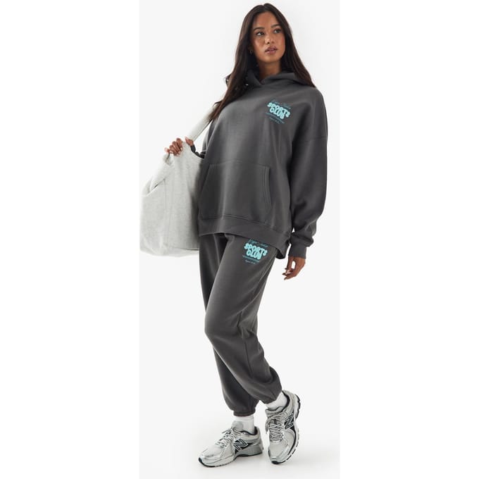 boohoo Dames DSGN Studio Sports Bubble Slogan Cuffed Oversized Jogger | Charcoal | Maat: Small