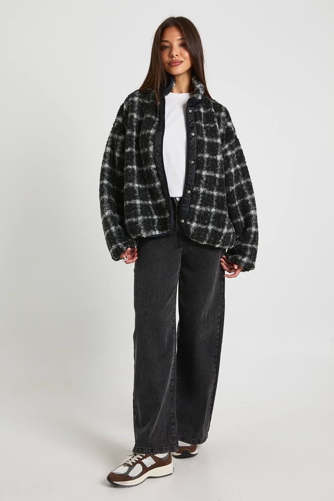 boohoo Dames Vierkant bedrukt teddyjasje met knoopsluiting | Zwart | Maat: 38