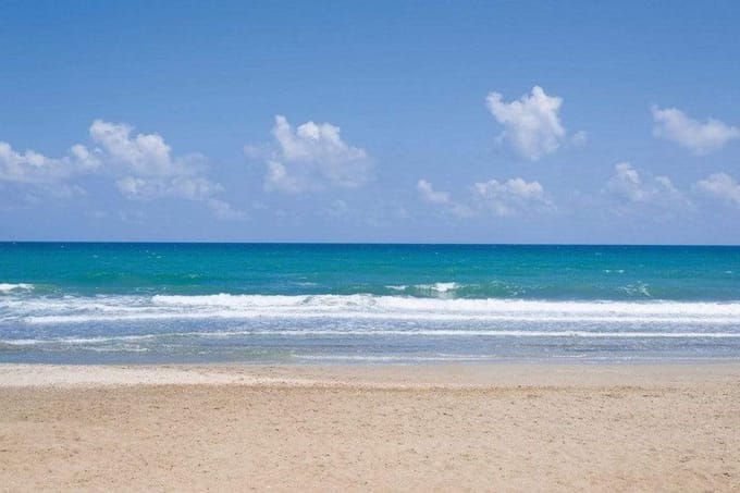 Fotobehang - Empty Beach 375x250cm - Vliesbehang