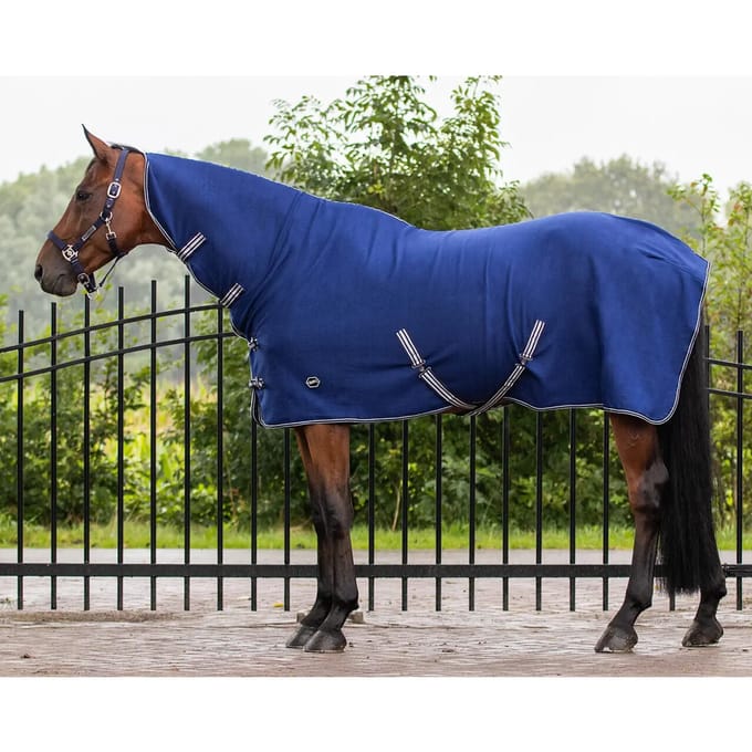 Fleece deken met nekkraag en banden Q-essentials Basic