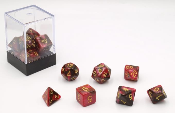 HOT Games dobbelstenen set rood zwart 7 stuks kunststof brick.