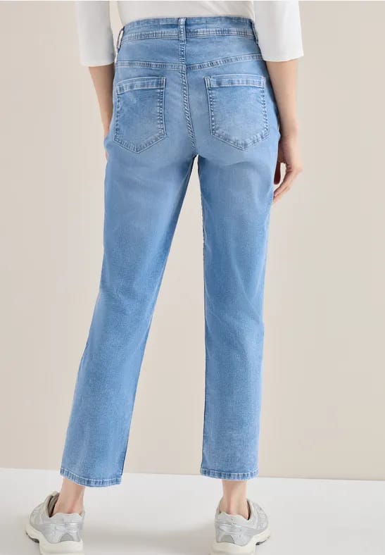Straight Legs jeans