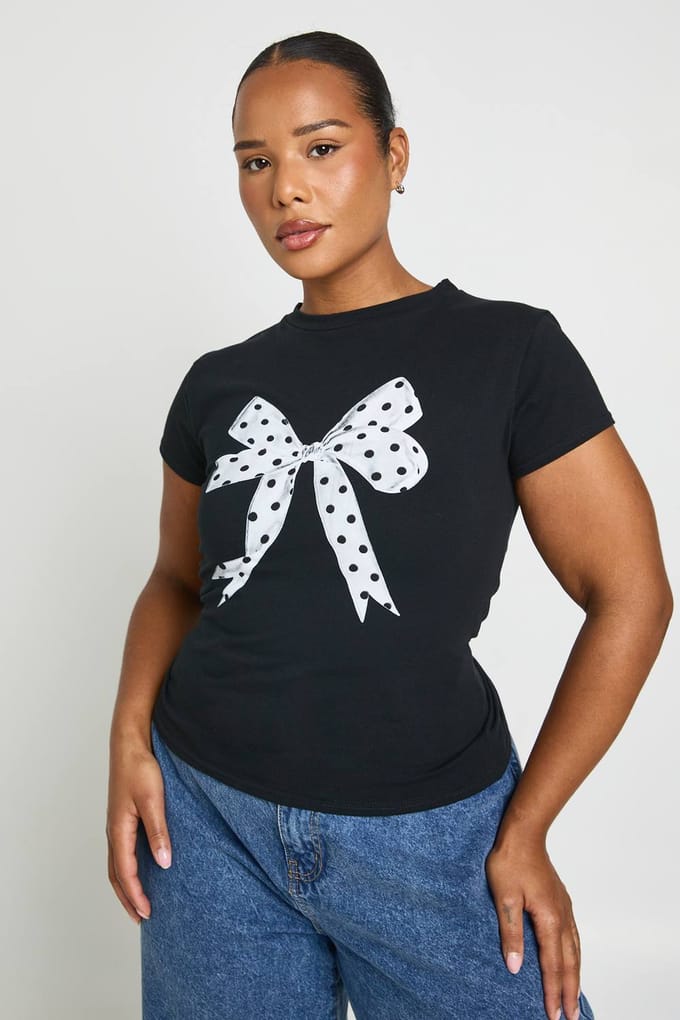 boohoo Dames Plus Polkadot Print Baby Tee | Zwart | Maat: 50